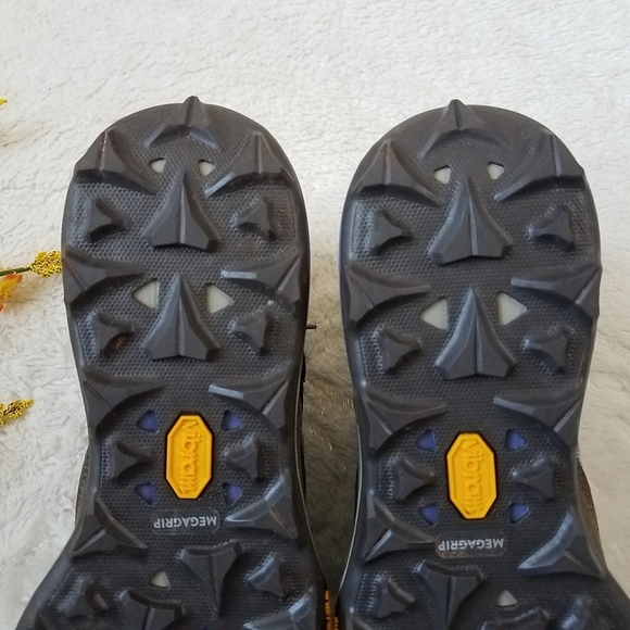 Merrell Women's Zion Mid Waterproof Hiking Boots - Picture 5 of 9